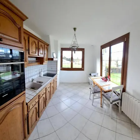 Holiday home Entre Et Vallee A *
